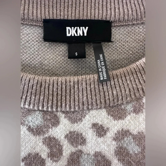 DKNY Leopard print crew neck sweater size S - Picture 5 of 10